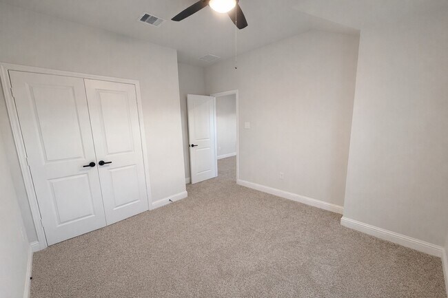 Building Photo - 2307 Birch View Ln