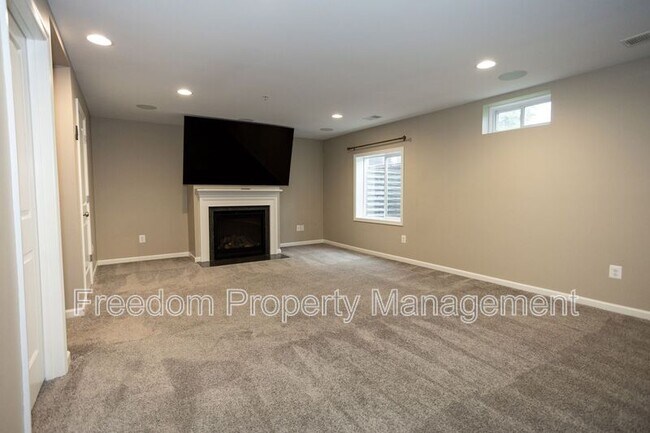 Building Photo - 2425 Morgans Point Dr