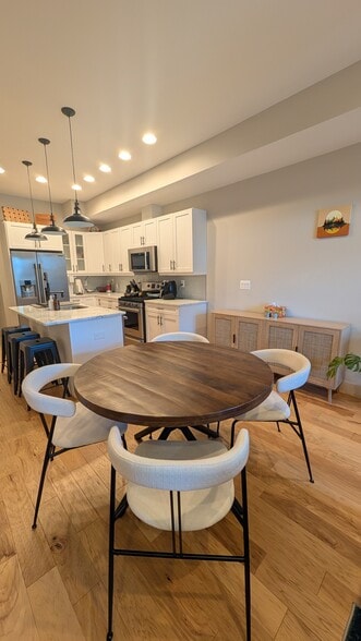 Dining - 527 Longfellow St NW