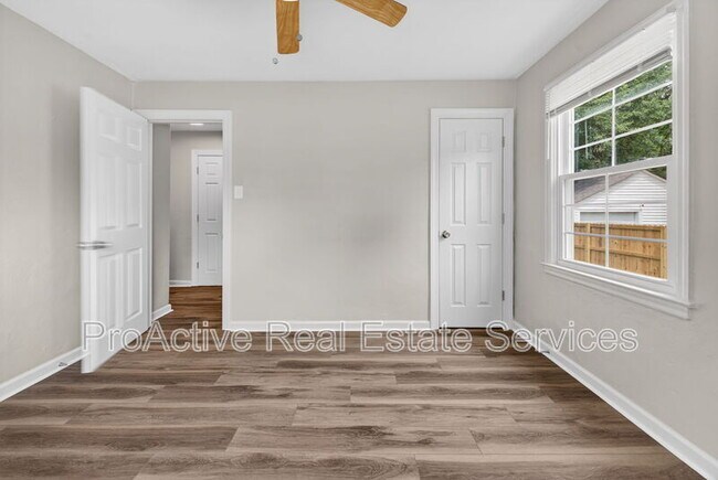 Building Photo - 816 Martin Ave