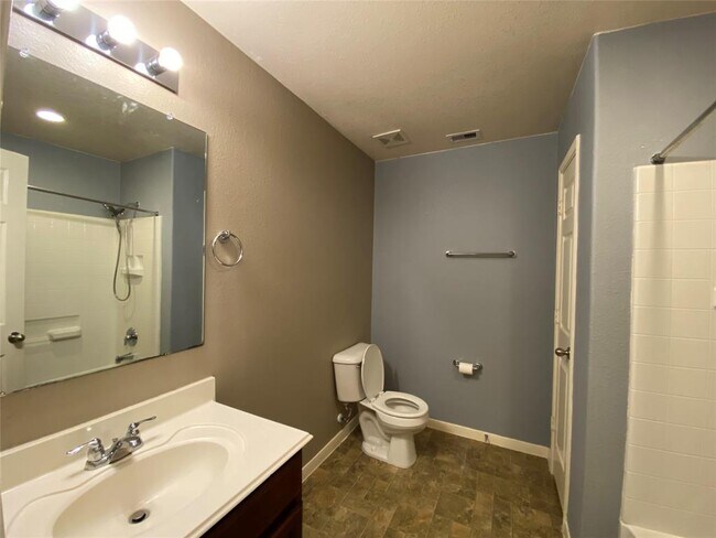 Building Photo - 21515 Kingston Terrace Ln