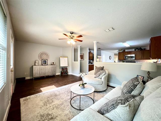 Building Photo - 1116 Willow Tree Dr
