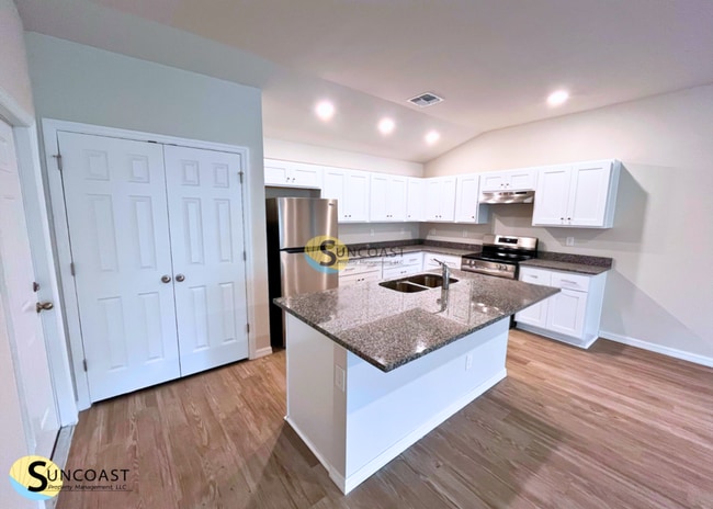 Building Photo - 353 Reeves St