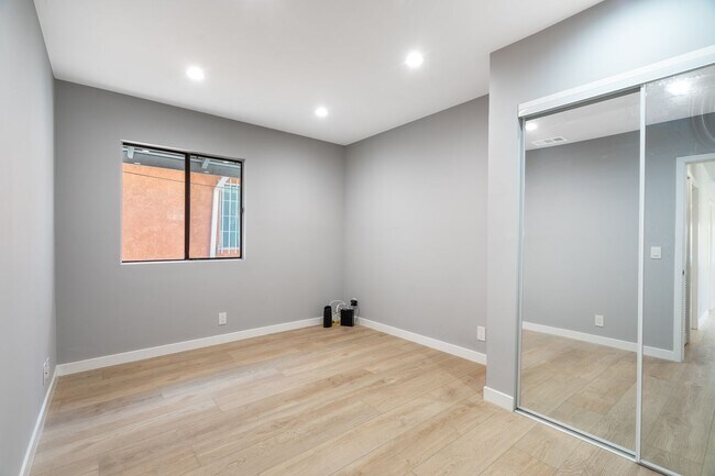 Building Photo - 1049 W 62nd St