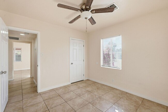 Building Photo - Great complex in Central Phoenix