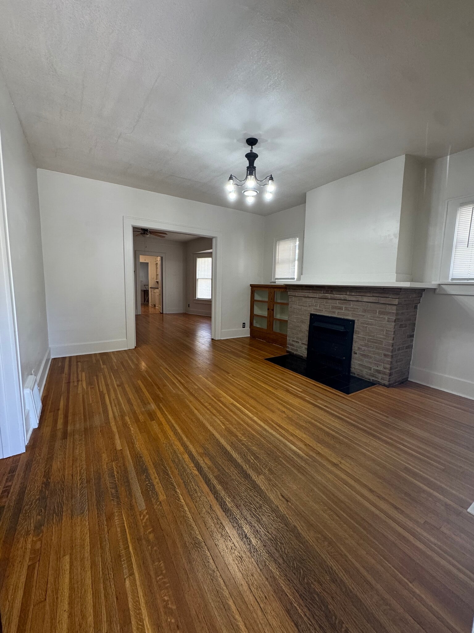 Building Photo - 233 N Poplar Ave