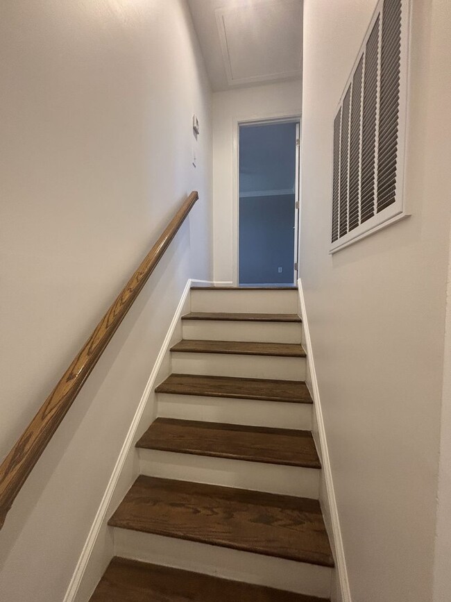 Building Photo - Fully Renovated 2 bed 2.5 bath Townhome in...