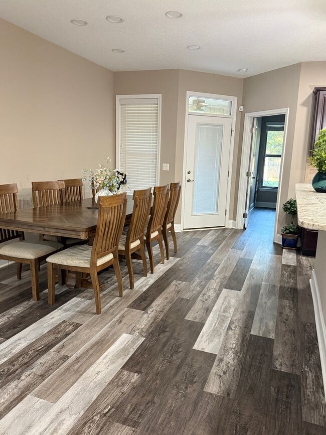 Building Photo - New Listing