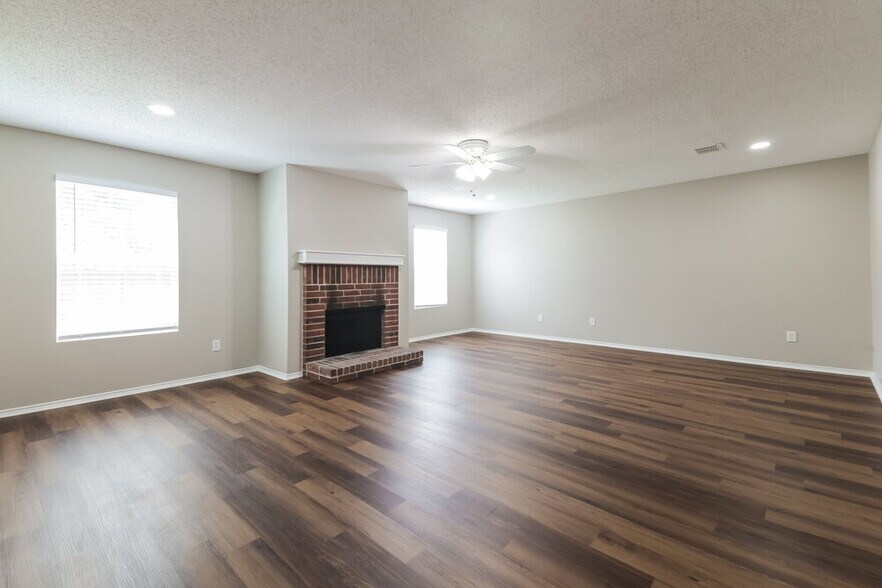 Building Photo - 1435 Foxwood Ln