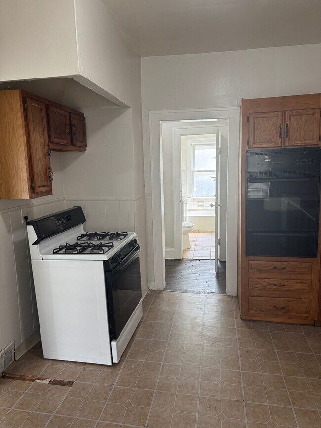 Building Photo - 3526 E 151st St