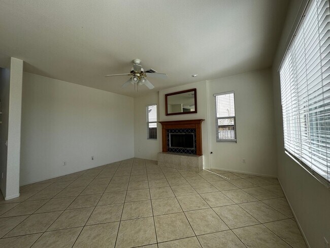 Building Photo - Spacious 4 bedroom in Murrieta for rent!