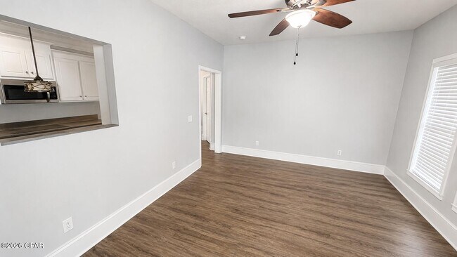 Building Photo - 9010 Polly Ave
