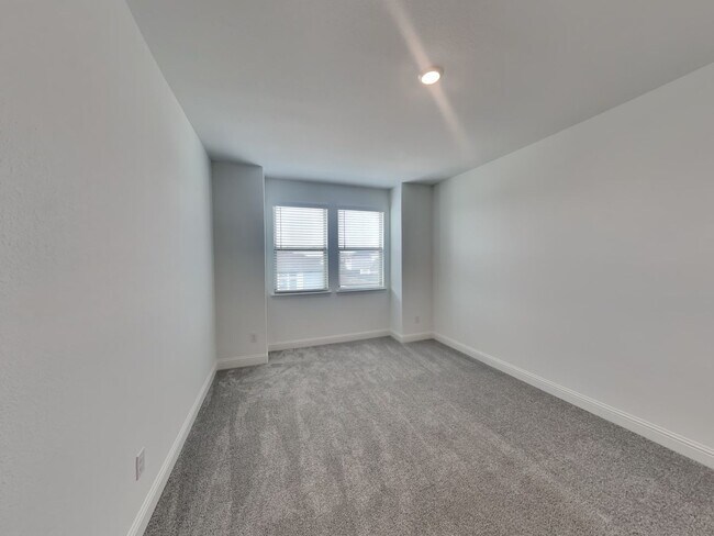 Building Photo - LIVING IN LUXURY! ½ off the first full month’s rent with move-in on or before 11/30/2025.