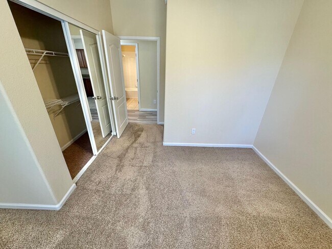 Building Photo - ABSOLUTELY STUNNING 2 BEDROOM, 2 BATHROOM CONDO LOCATED IN THE GATED COMMUNITY OF PACIFIC CREST I...