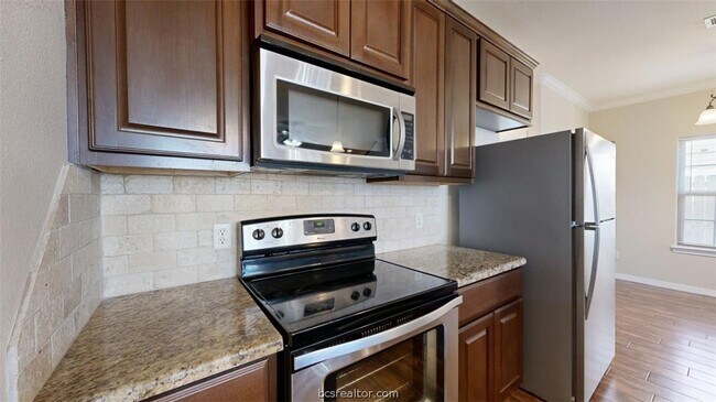 Building Photo - 303 Ash St