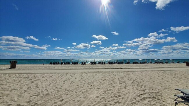 Building Photo - 15901 Collins Ave