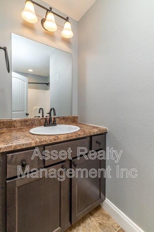 Building Photo - 924 Warrior Hill Dr