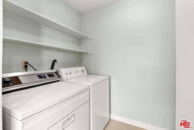 Building Photo - 4643 E 4th St