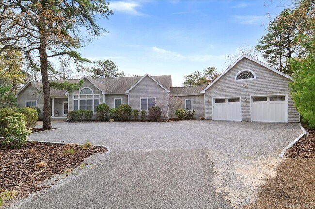 Building Photo - 492 E Hampton Sag Harbor Turnpike