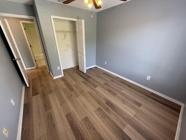 Building Photo - 3 bed 2.5 bath townhome in Gated Providence Lake Brandon