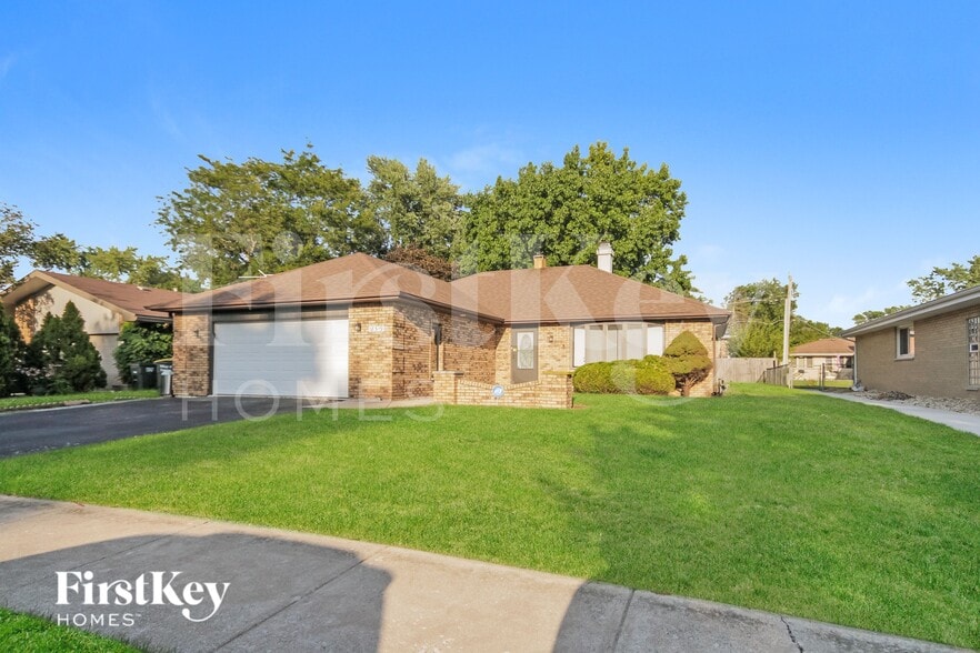 Building Photo - 18519 Carriage Ln