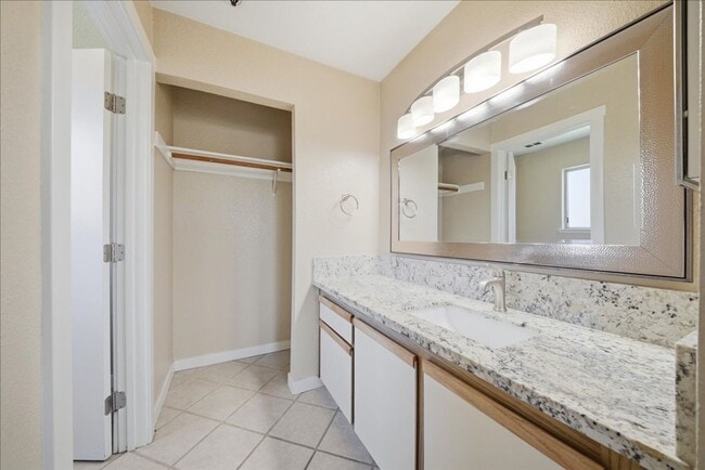 Building Photo - 1019 Dornajo Way