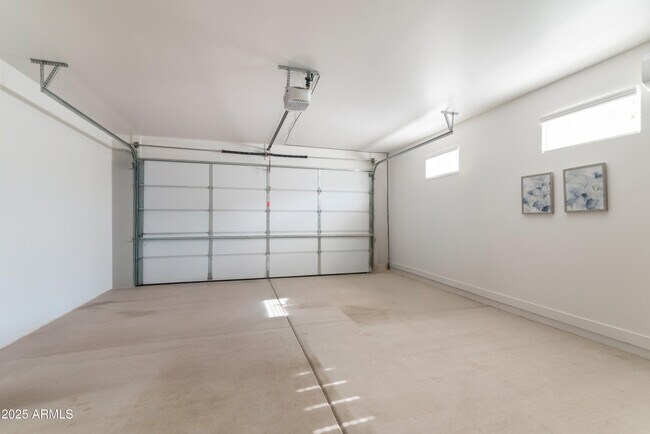 Building Photo - 2826 N 28th Pl