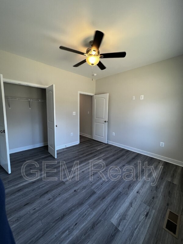 Building Photo - 38 Meadow View Ln