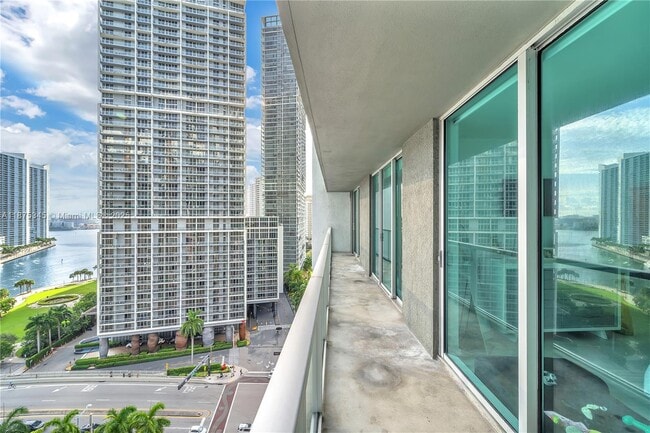 Building Photo - 500 Brickell Ave