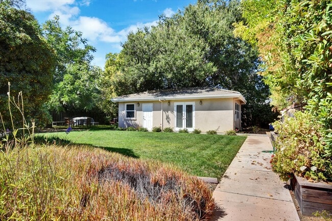 Building Photo - 1368 Oakhurst Ave