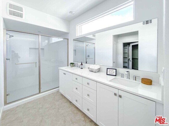 Building Photo - 1893 Union St