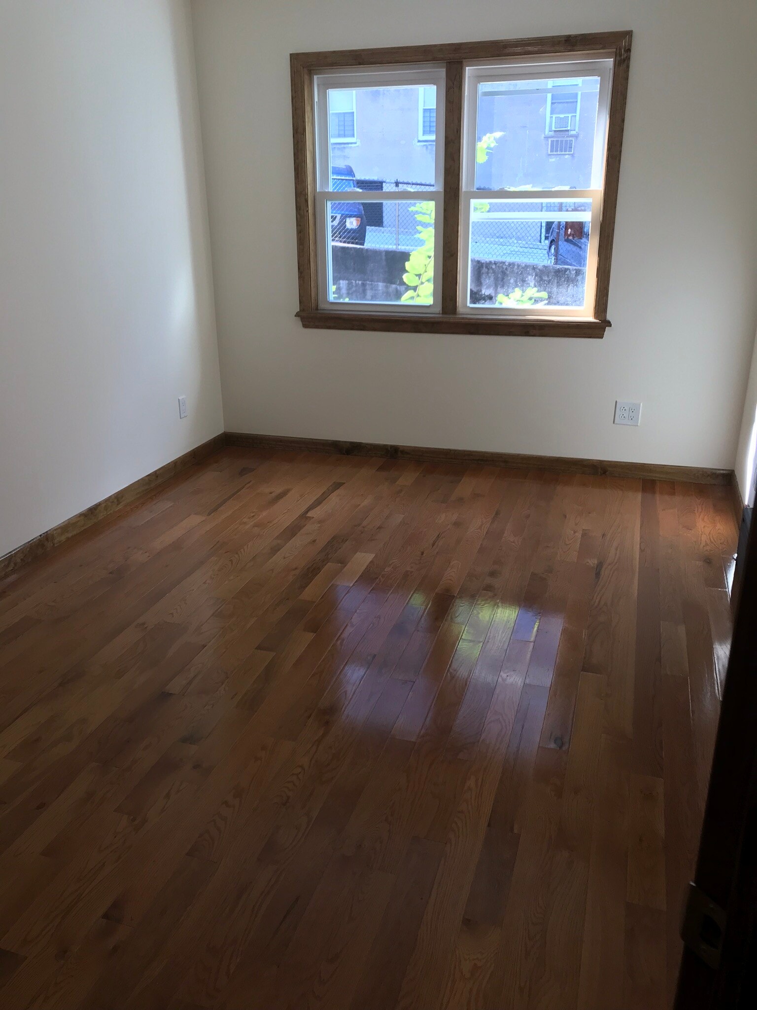 Building Photo - 405 W 263rd St