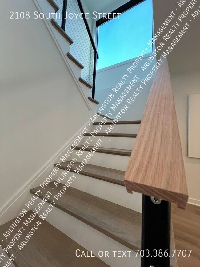 Building Photo - 2108 S Joyce St