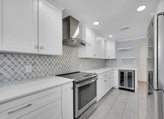 Building Photo - 4265 Brentwood St