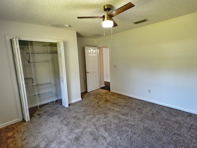 Building Photo - 1709 S Summer Ridge Ct