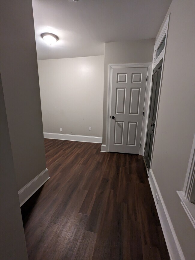 Building Photo - 504 Arch St