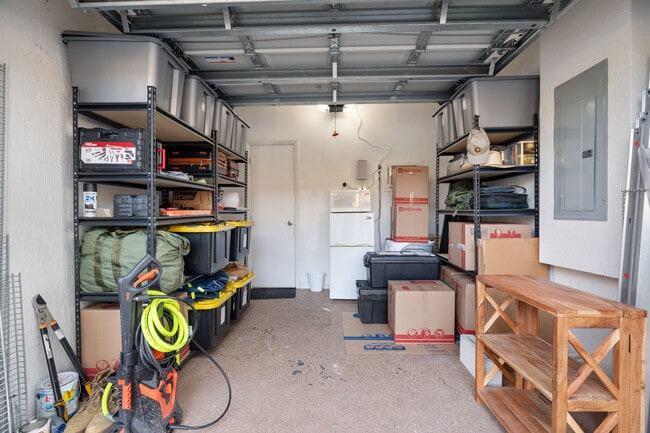 Building Photo - 8618 NW 113th Ct