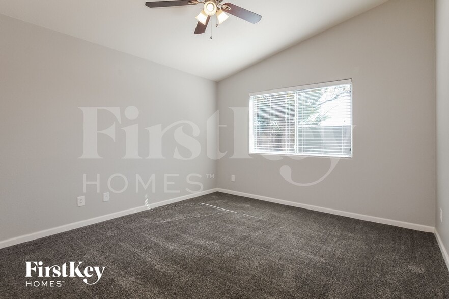 Building Photo - 2965 W Lone Cactus Dr