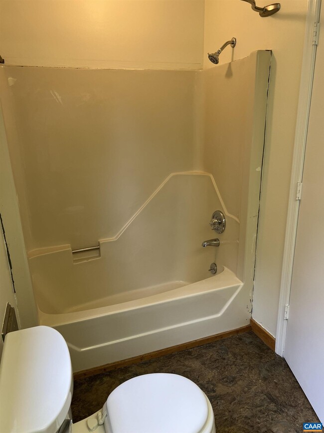 Building Photo - 14150 James River Rd