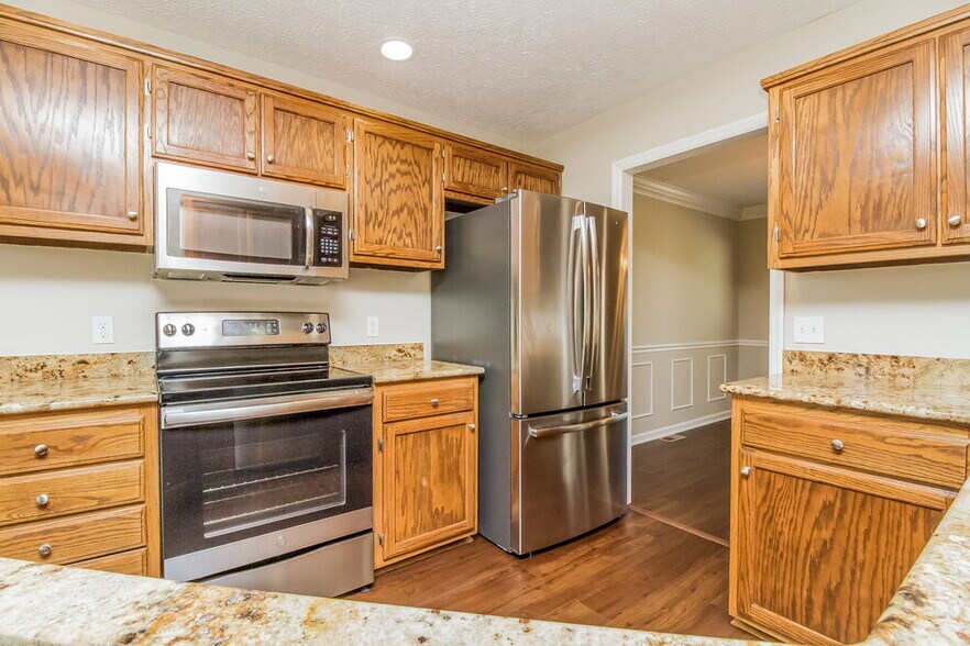 Building Photo - 412 Shadowood Dr