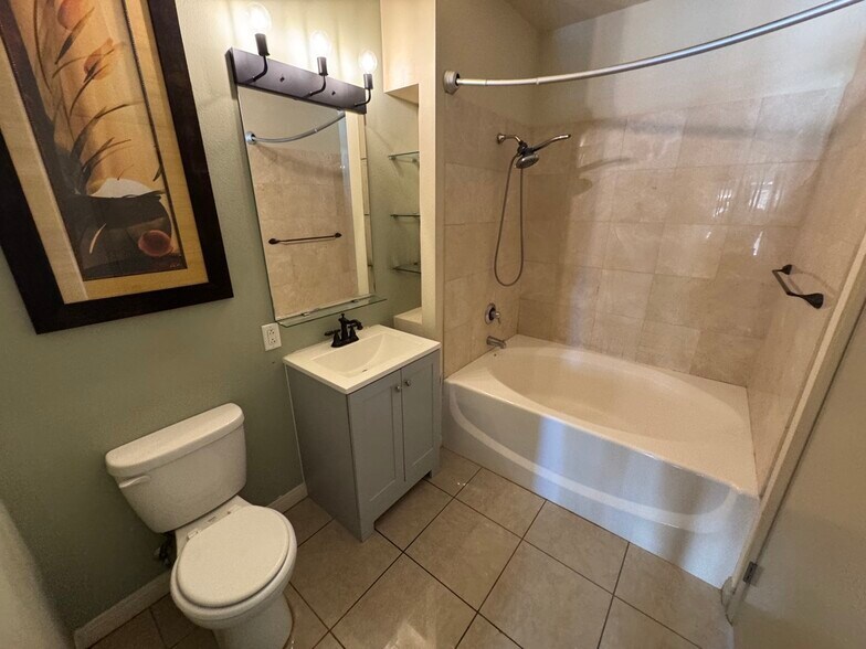 Building Photo - 488 E Ocean Blvd