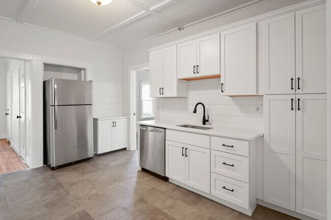 Primary Photo - 17 Granite St