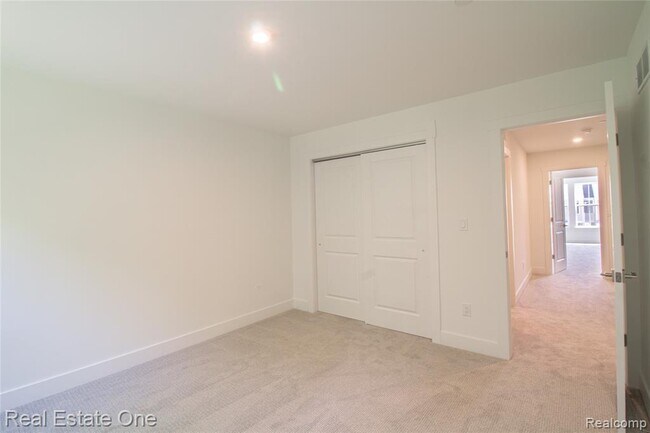 Building Photo - 49530 Coldwater Rdg Dr