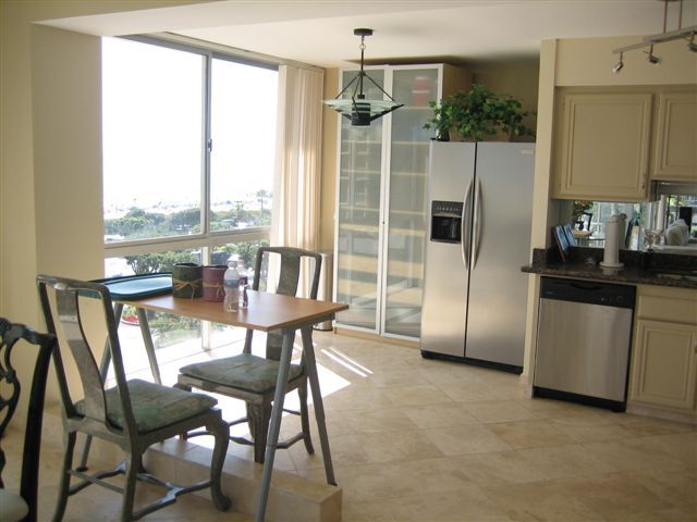 Building Photo - 1710 Avenida del Mundo