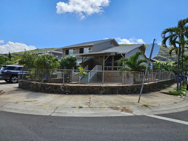 Building Photo - Spacious 8-Bedroom Family Home with Permit...