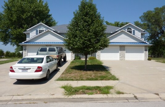 3201-07 SW Iron Creek Dr - 3201-3237 SW Iron Creek Dr