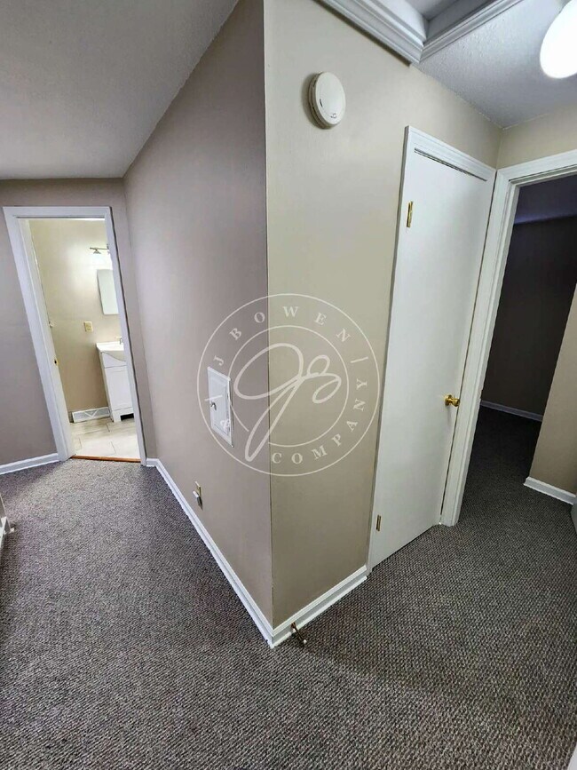 Building Photo - Sylvania Schools! Spacious 2-story, 3-bedroom, 2-bath home offering over 1,200 sq. ft. of living ...