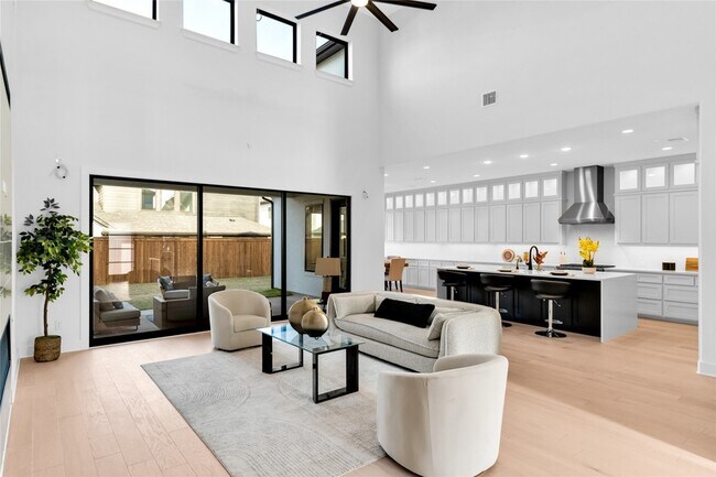 Building Photo - 10437 Milkweed Ct