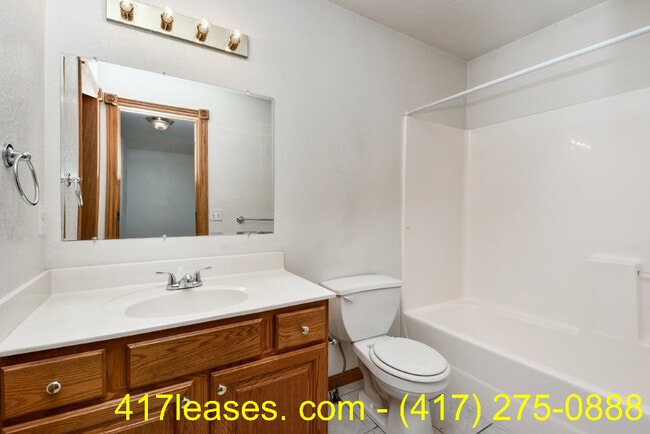 Building Photo - 1257 E Lakewood St
