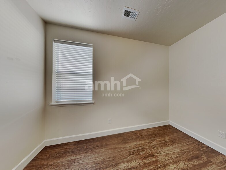 Building Photo - 3614 S Natural Way